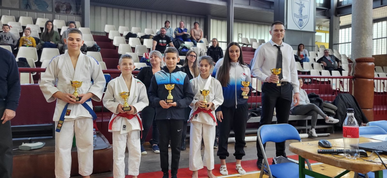 стана арена на впечатляващ международен турнир по джиу джицу Русе оупън