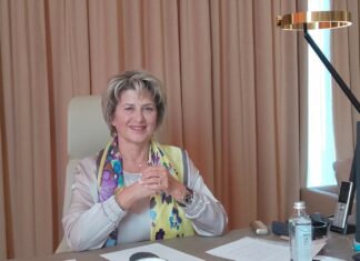 Весела Лечева в Париж