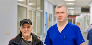 84-годишен мъж и д-р Димитър Пейчинов