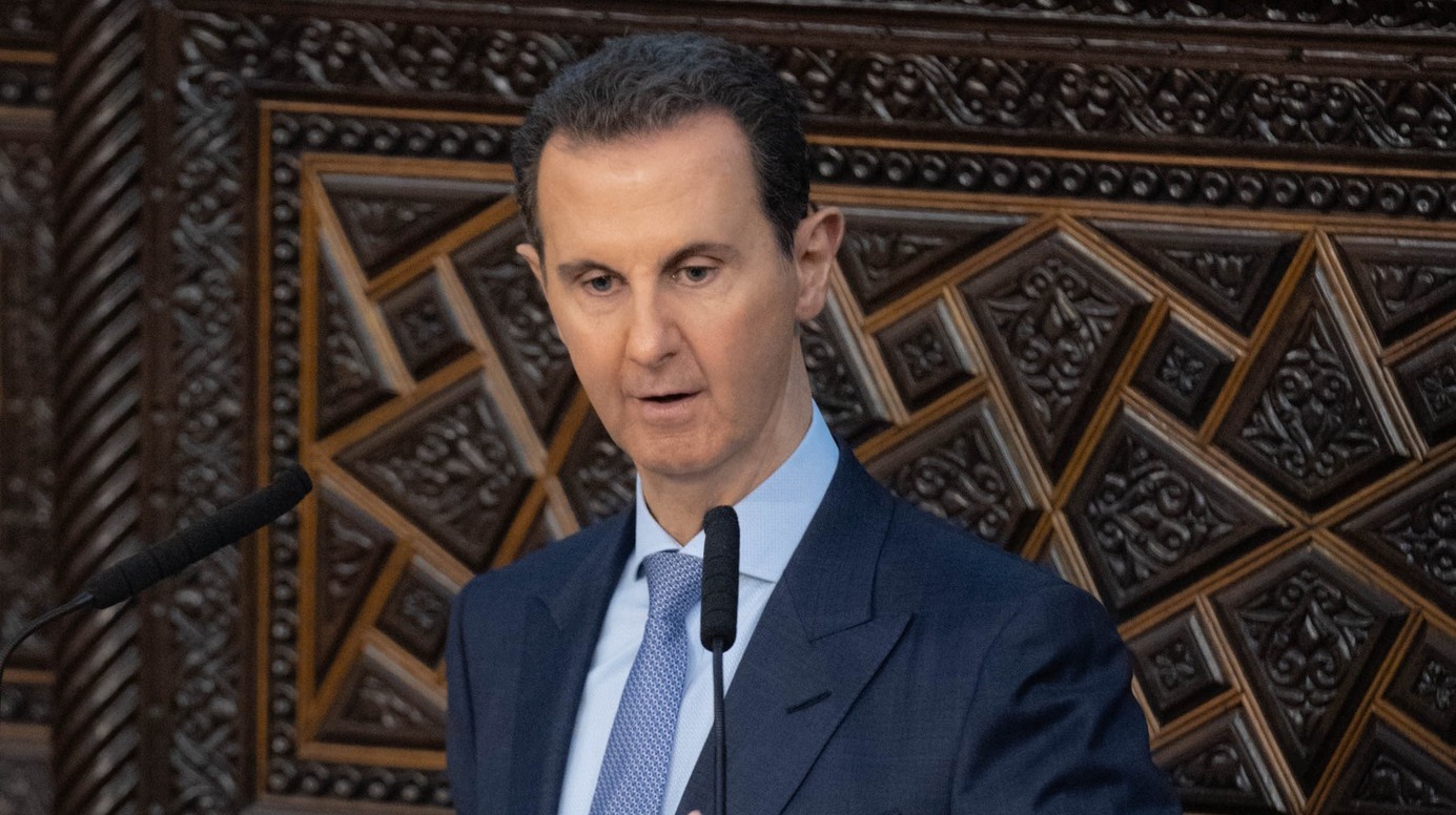 Когато пристигнахме се чуваше ръмжене на коли и скандирания разказва