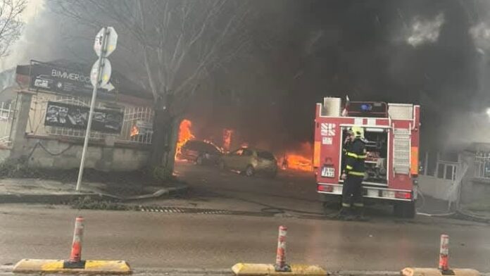 Пожар в автосервиз във Варна