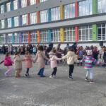 Хоро на ученици от ОУ "Антон Страшимиров"