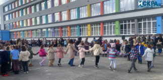 Хоро на ученици от ОУ "Антон Страшимиров"