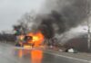 Кола гори на път в област Търговище
