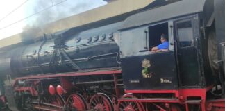 Коледният влак