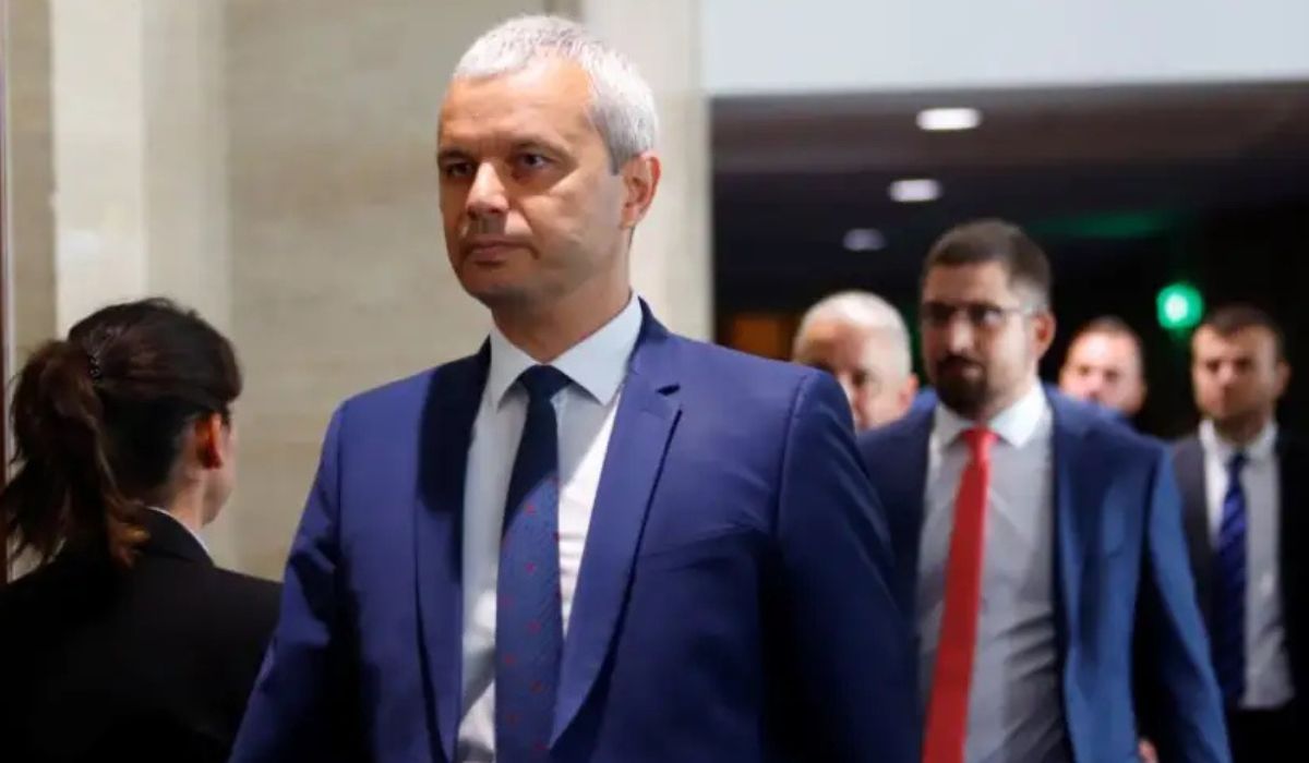 Костадин Костадинов направи изявление пред медиите в което остро критикува