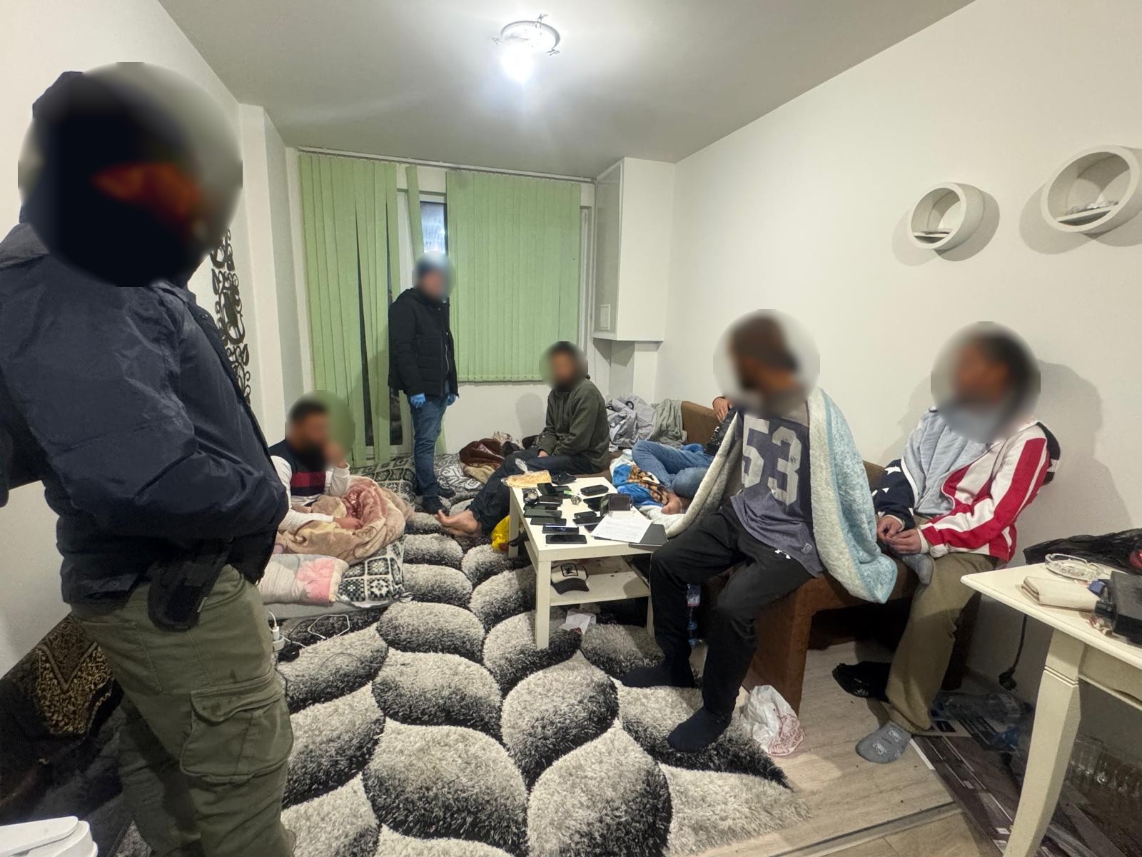 неутрализира дейността на организирана престъпна група занимавала се с транспортиране