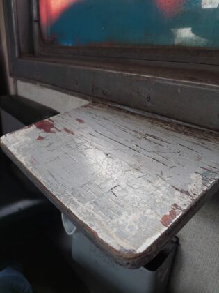 Пътническият влак