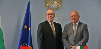 Подписването