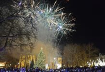 Запалване на светлините на коледната елха във Варна