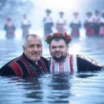 Бойко Борисов и Делян Пеевски на Йордановден влязоха в ледени води