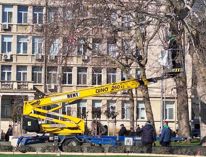 Демонтиране на коледната украса