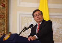 Густаво Петро