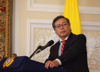 Густаво Петро