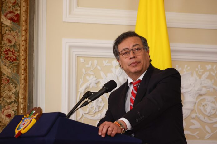 Густаво Петро