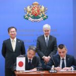 Подписване на договори