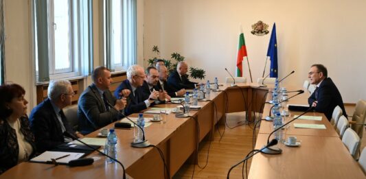 Министър Гуцанов и организациите на работодателите обсъдиха развитието на пазара на труда