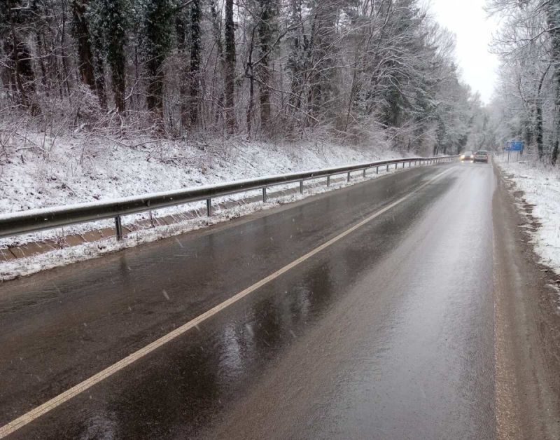 Към 09 00 часа днес пътната обстановка в област Хасково е