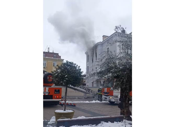 Гори сграда в Пловдив
