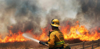 Пожарникар в Лос Анджелис