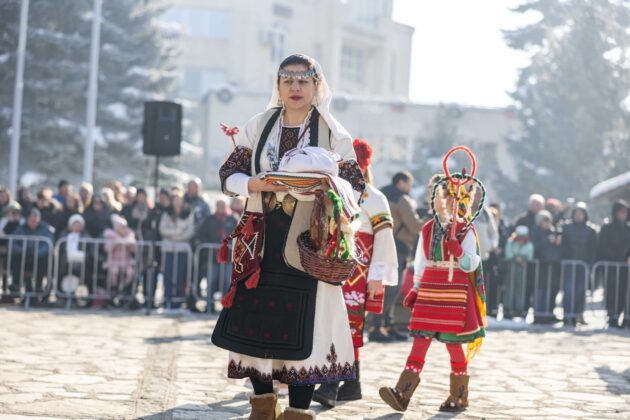 Международен кукерски карнавал „Старчевата“