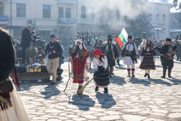 Международен кукерски карнавал „Старчевата“