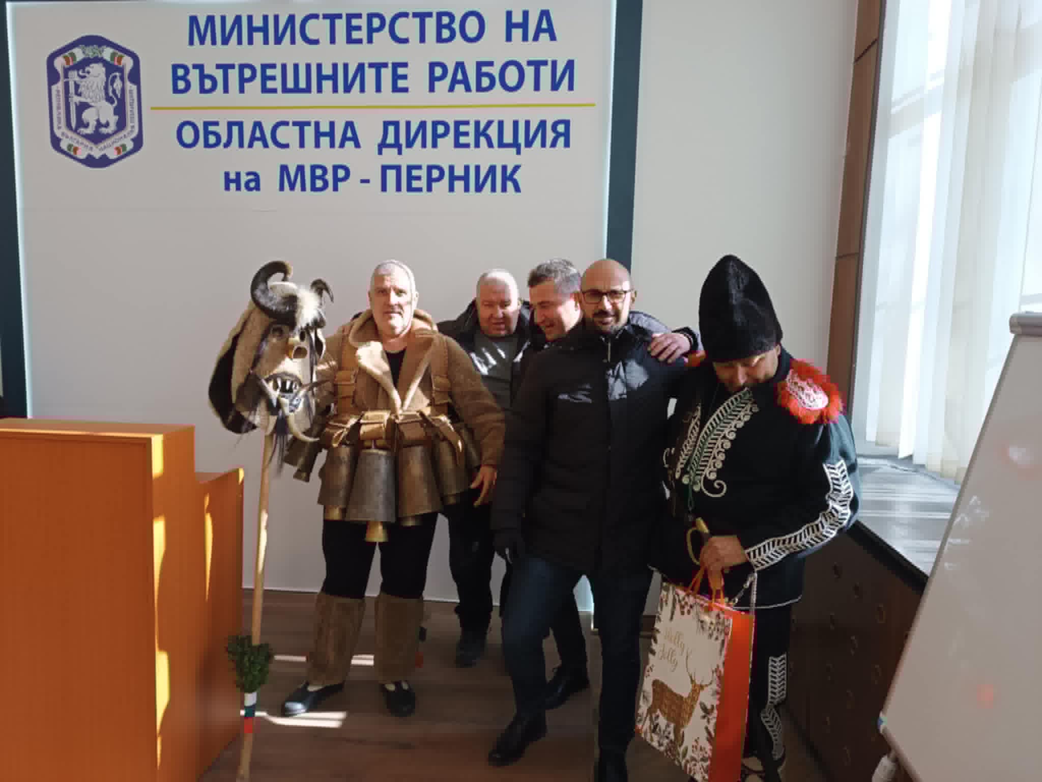 За втора година една от най големите и атрактивни сурвакарски групи