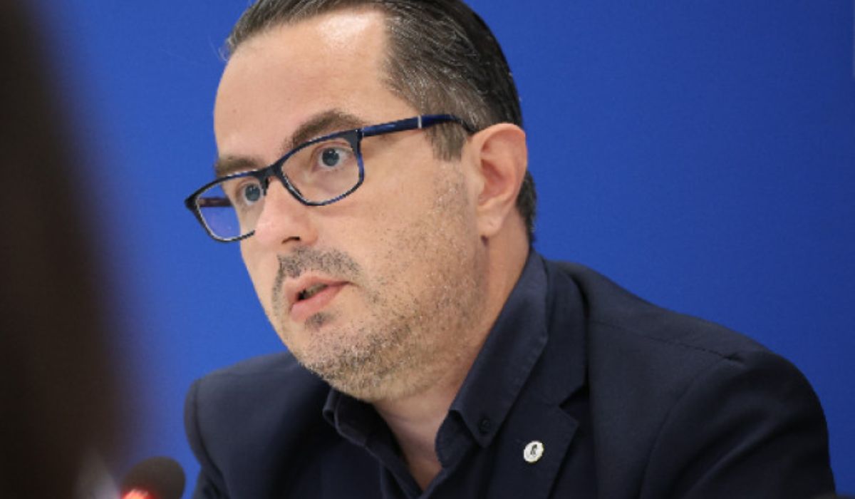 организира протест пред Националния статистически институт НСИ обвинявайки институцията в