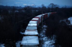 Товарен влак