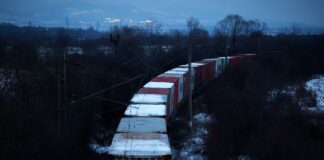 Товарен влак