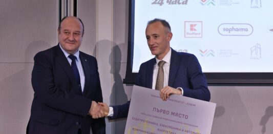 Връчването на наградата