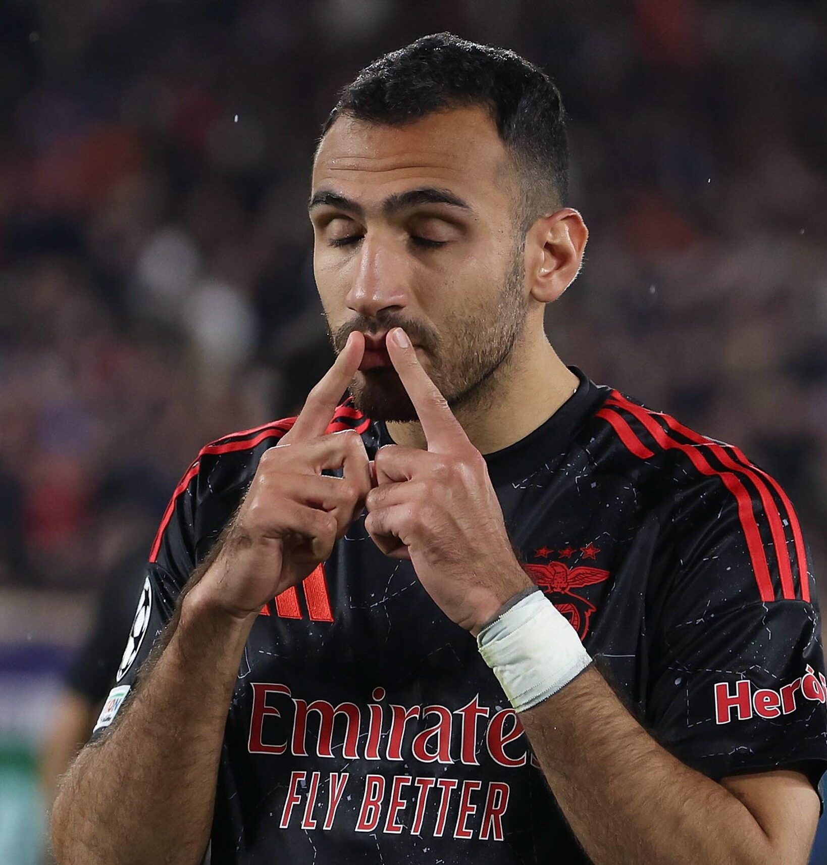 Бенфика постигна ценна победа с 1 0 при гостуването си на