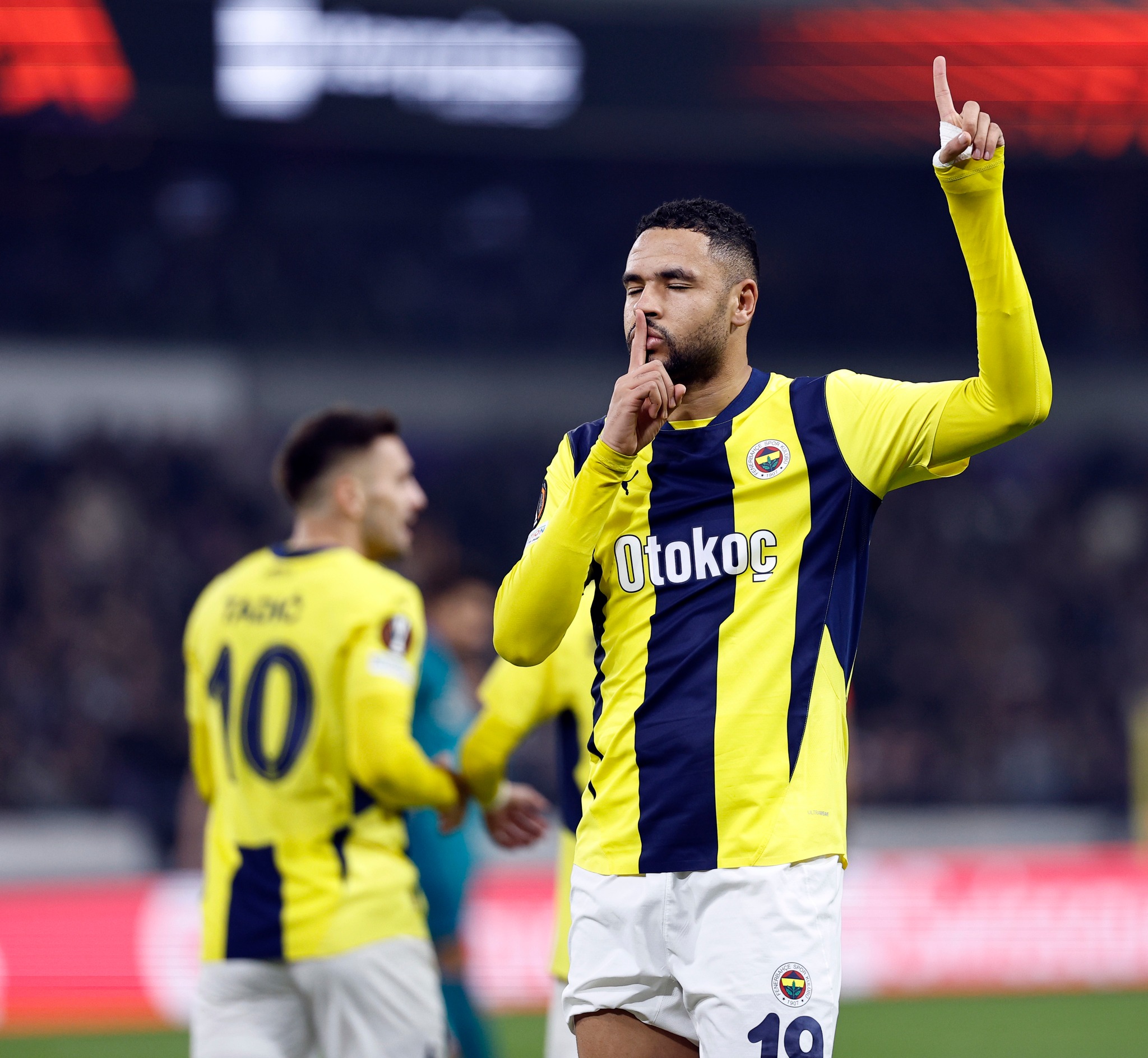 Андерлехт изавършиха наравно 2 2 в мач реванш от плейофите на Лига