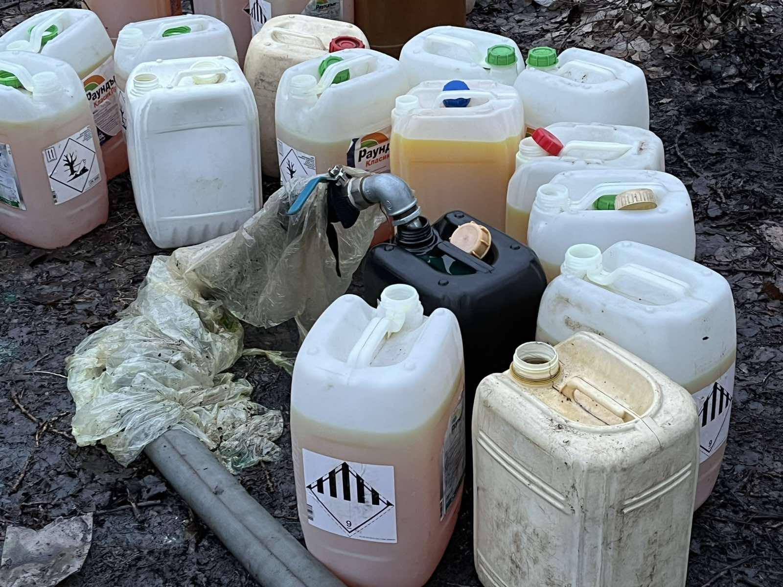 В ареста остават шестима от осемте служители на които