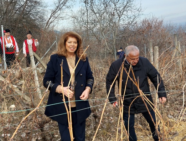 Илияна Йотова
