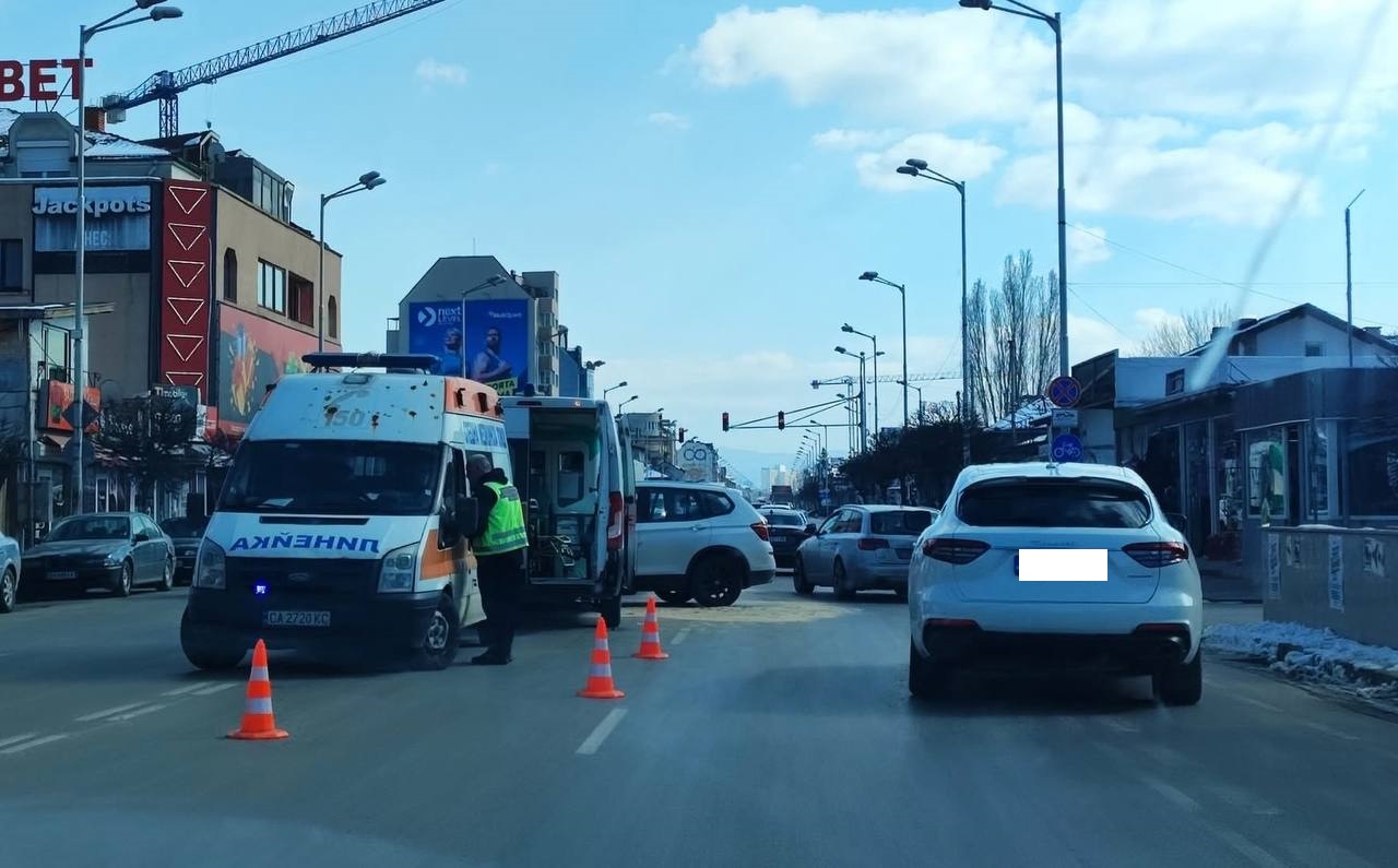 Сериозен пътен инцидент в доведе до наранявания на трима души