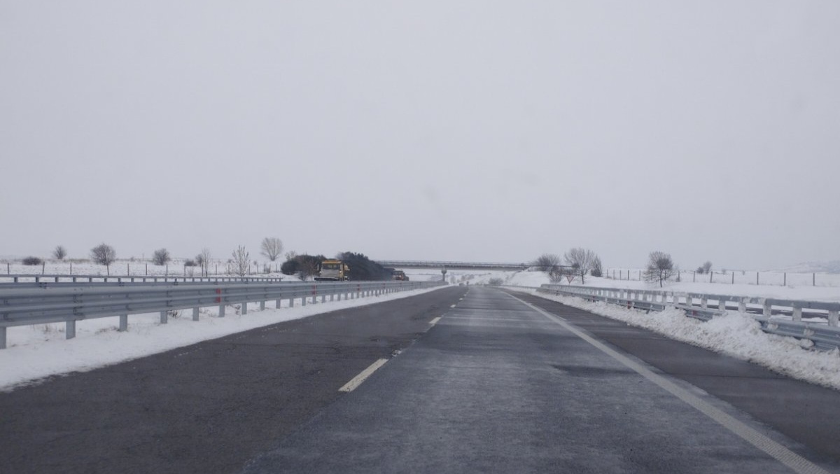 Възстановено е движението за всички автомобили по 35 километровия участък от