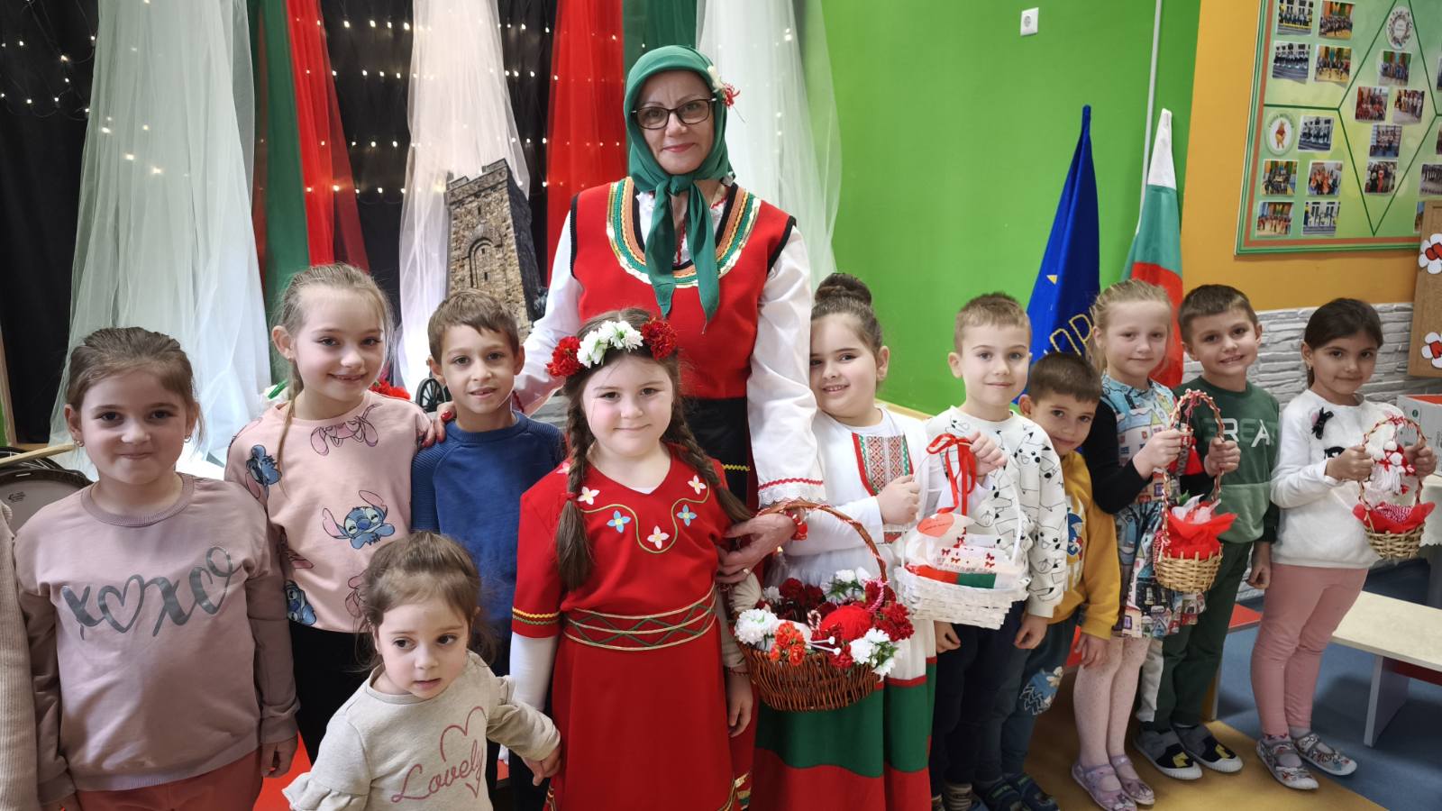 Малчуганите от Детска градина Зорница в изненадаха пациентите и лекарите