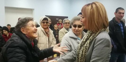 Мая Манолова