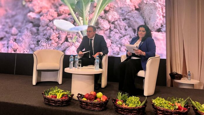 Министър Борислав Гуцанов по време на срещата