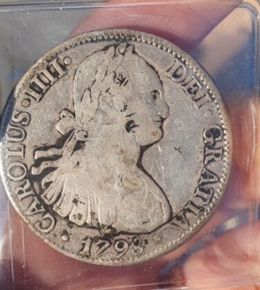 Контрабандни монети и металотърсач