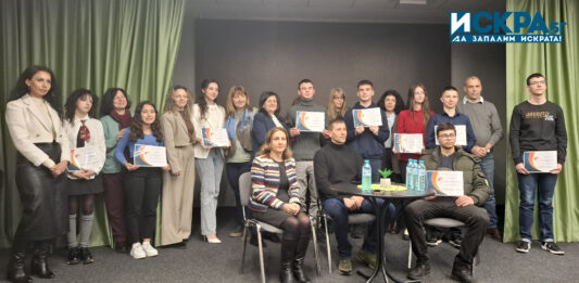 Наградени ученици и организатори