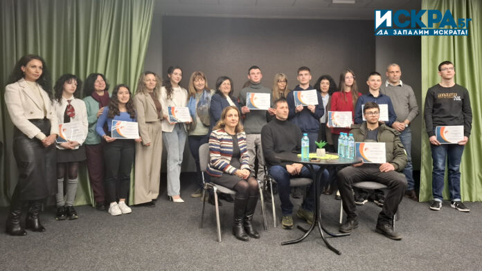 Наградени ученици и организатори