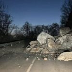 Паднала скална маса