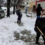 Почистване на тротоари в Царево