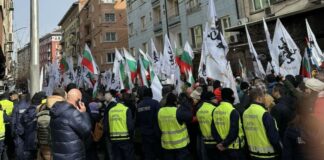 Полицаи на протеста на ПП "Възраждане"