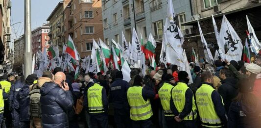 Полицаи на протеста на ПП "Възраждане"