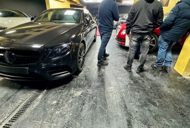 Спецакция в автокъща