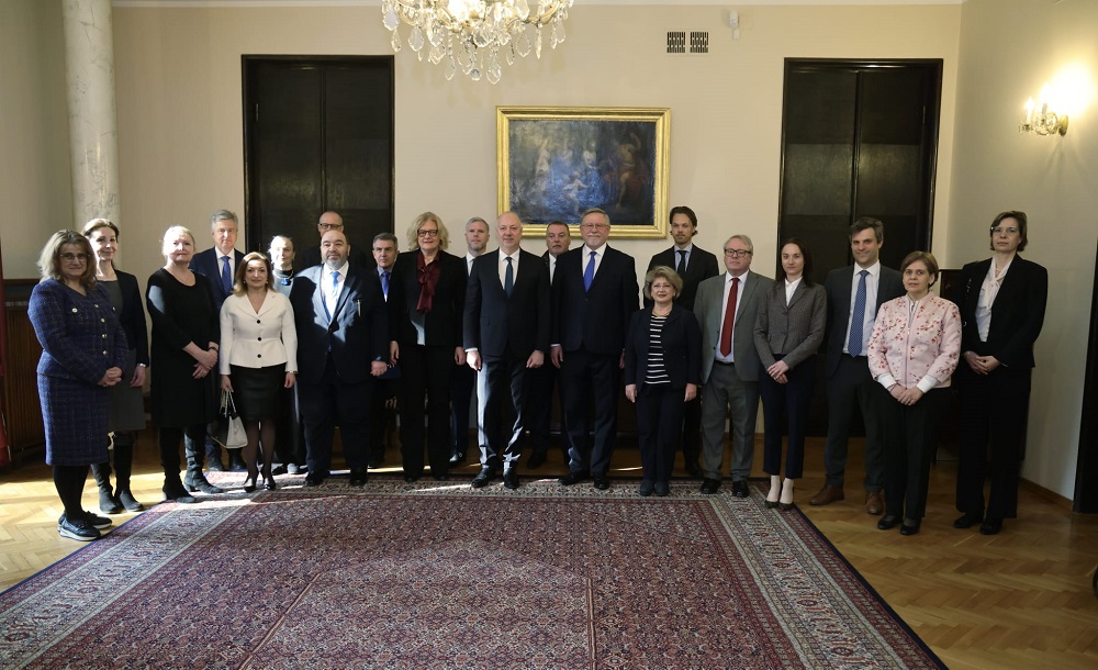 Приоритетите в работата на правителството представи Росен Желязков пред посланиците