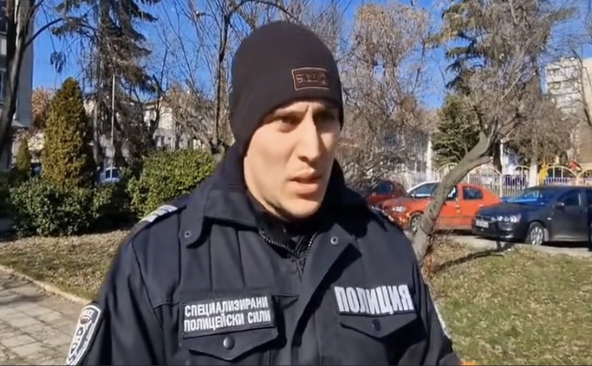 Старши полицай Димитър Николов Снимка Кадър от видео на БОЕЦ
Бургаски